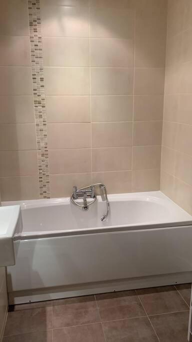 3 Bedroom Penthouse Apartment In Larne Bagian luar foto